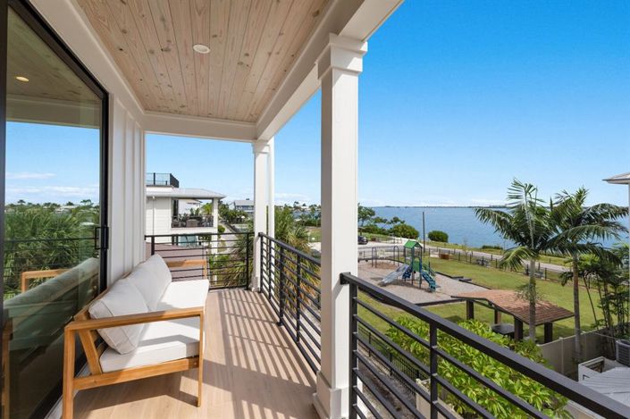 Image No.43-6 Bed Property for sale