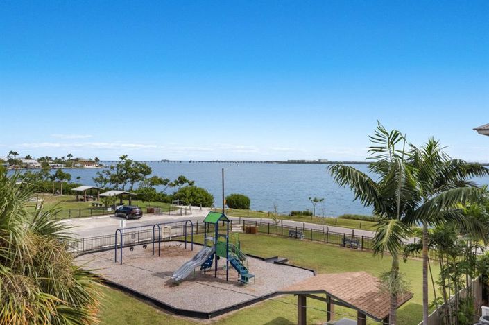 Image No.44-6 Bed Property for sale