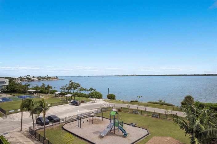 Image No.48-6 Bed Property for sale