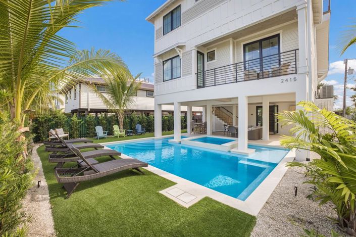 Image No.50-6 Bed Property for sale