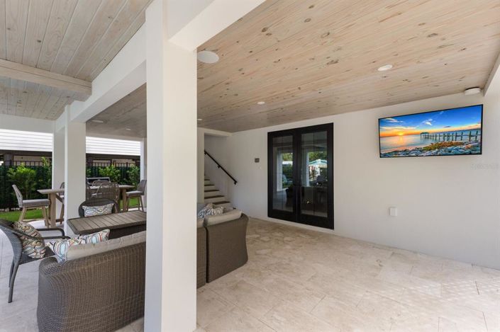 Image No.55-6 Bed Property for sale