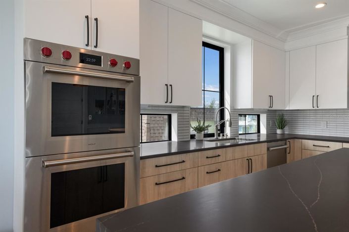 Image No.9-6 Bed Property for sale