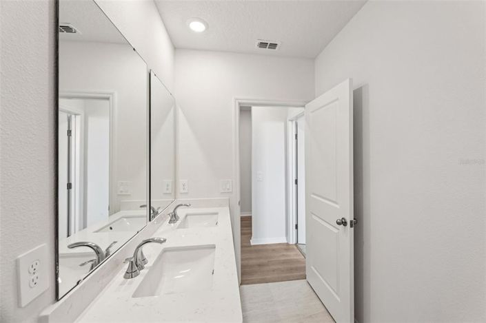 Image No.15-4 Bed Property for sale