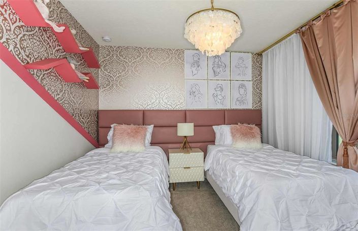 Image No.20-5 Bed Townhouse for sale