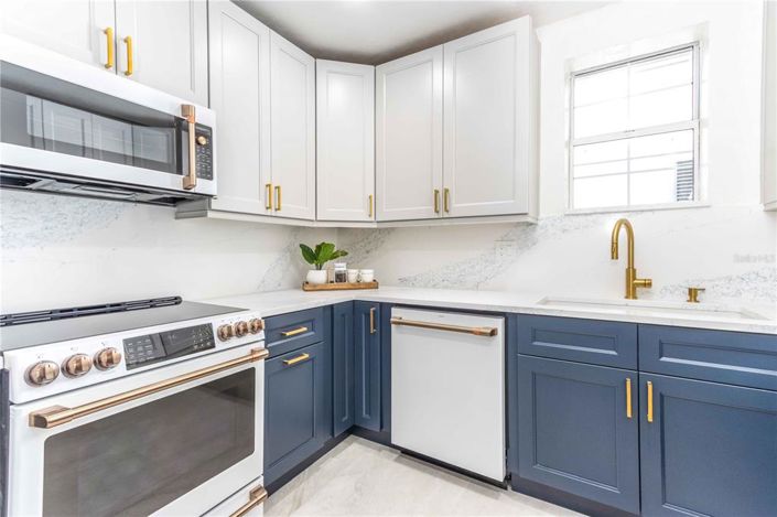 Image No.12-3 Bed Property for sale