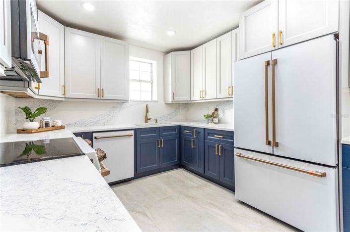 Image No.13-3 Bed Property for sale