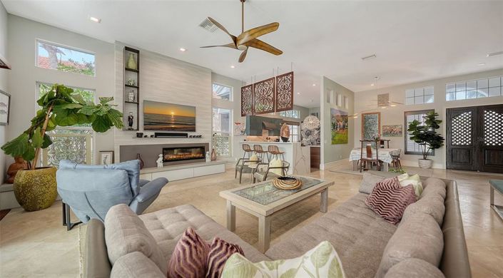 Image No.10-3 Bed Property for sale