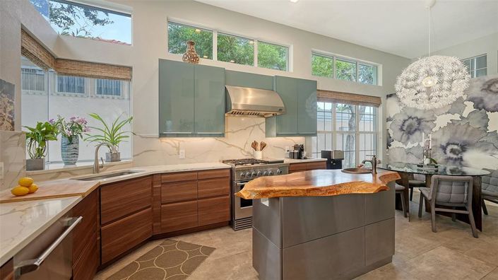 Image No.18-3 Bed Property for sale