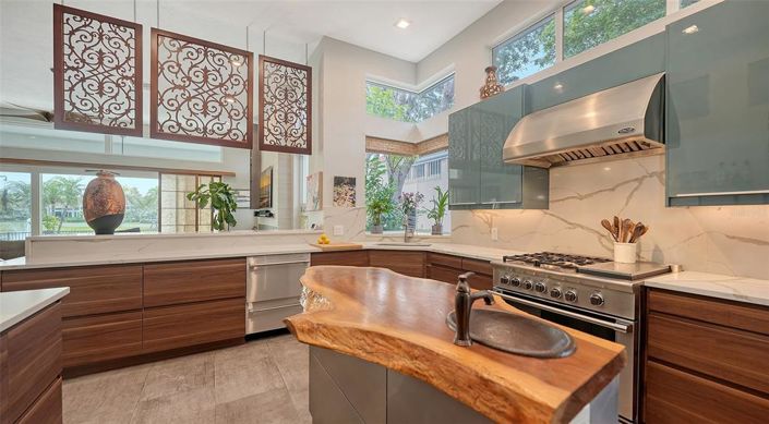 Image No.19-3 Bed Property for sale