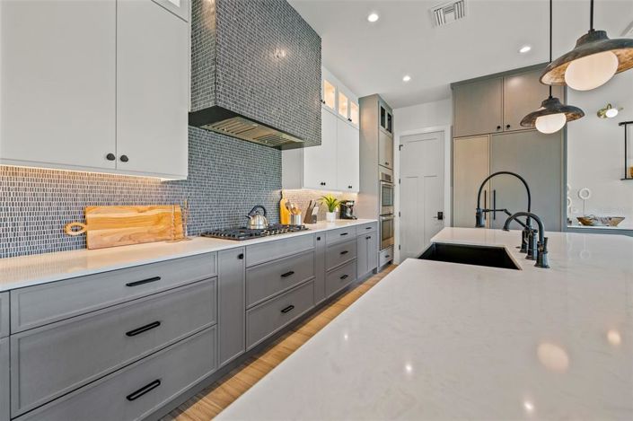 Image No.12-4 Bed Property for sale