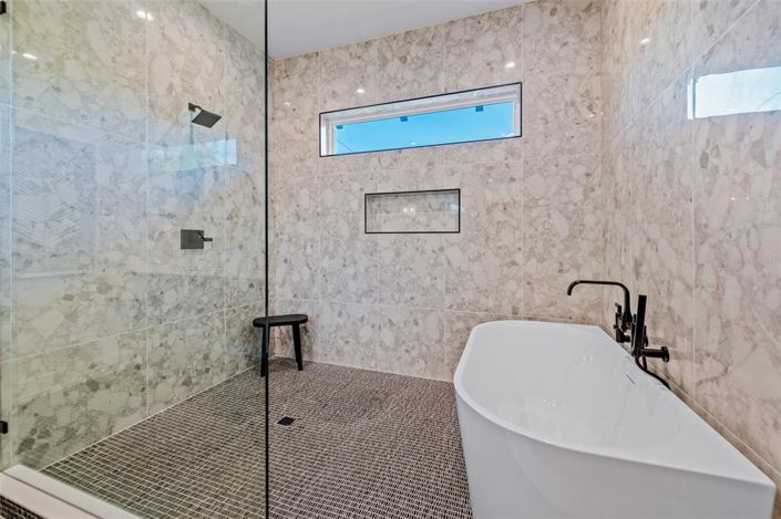 Image No.30-4 Bed Property for sale