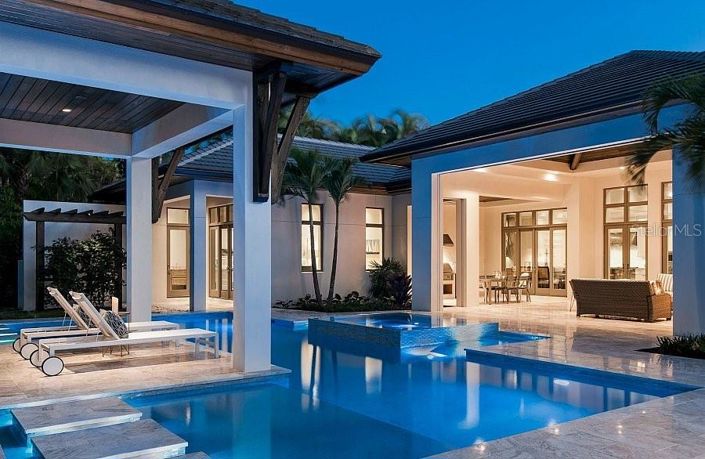 Image No.10-5 Bed Property for sale