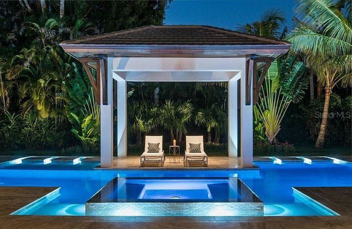 Image No.11-5 Bed Property for sale