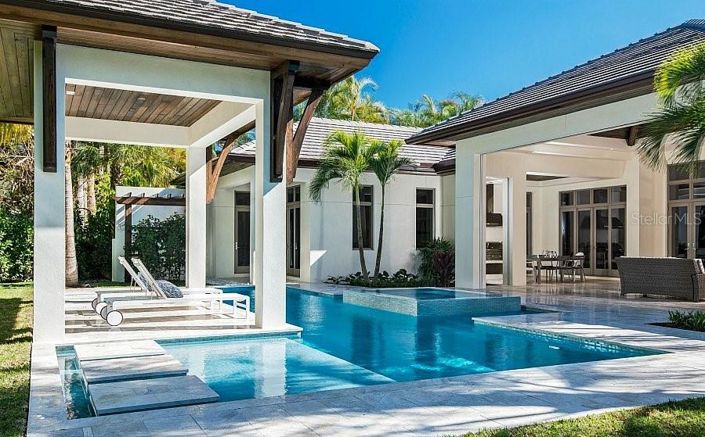 Image No.9-5 Bed Property for sale