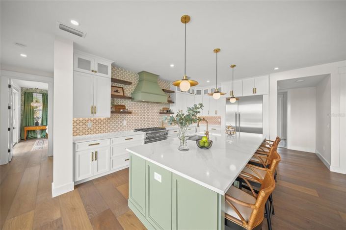 Image No.10-4 Bed Property for sale