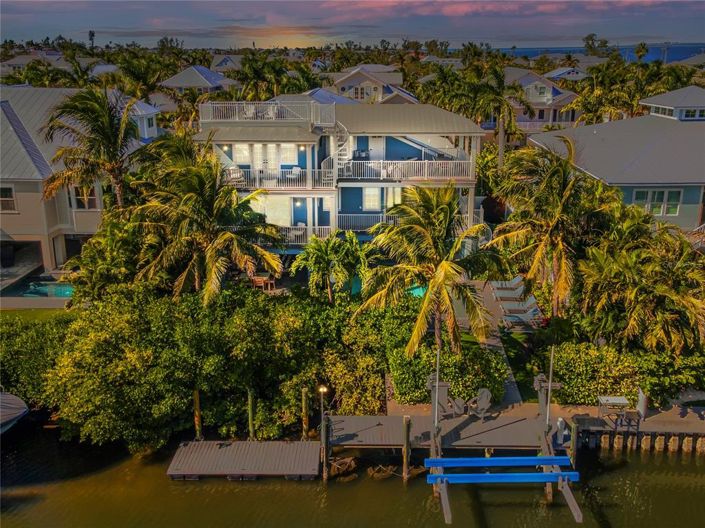 Image No.4-4 Bed Property for sale