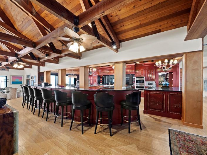 Image No.14-8 Bed Property for sale