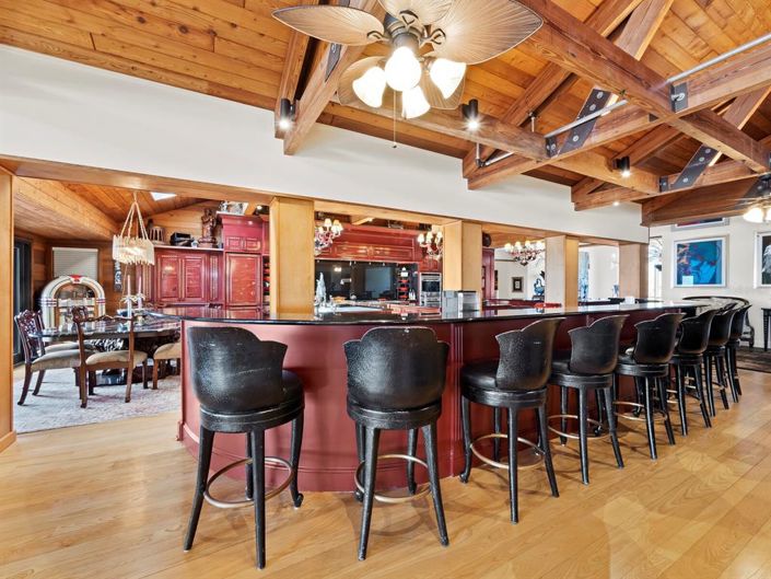 Image No.15-8 Bed Property for sale