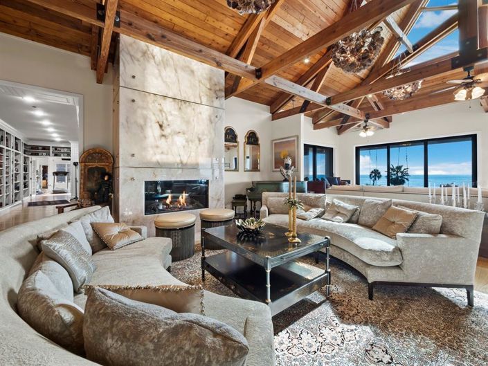 Image No.19-8 Bed Property for sale