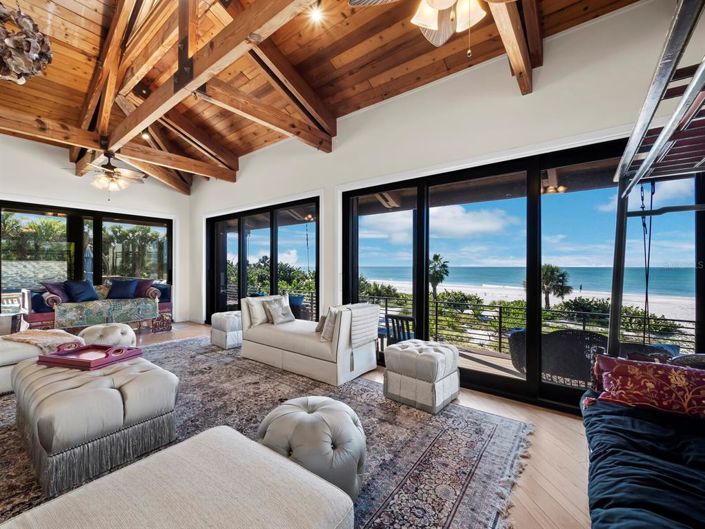 Image No.21-8 Bed Property for sale