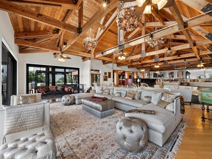 Image No.23-8 Bed Property for sale