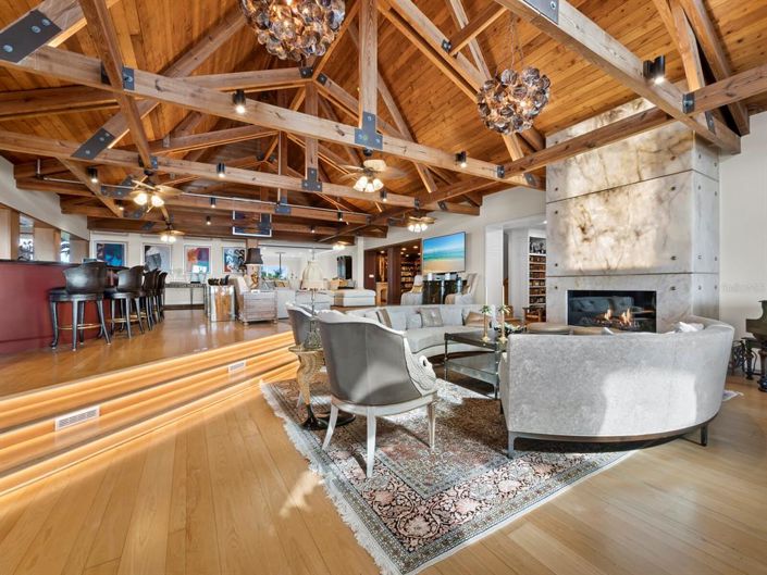 Image No.24-8 Bed Property for sale