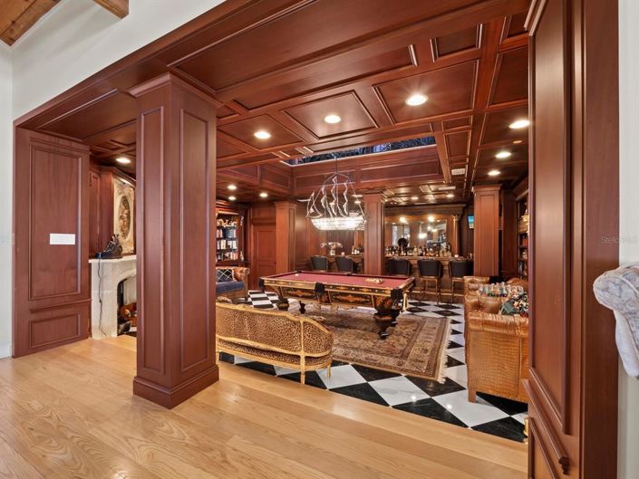 Image No.25-8 Bed Property for sale