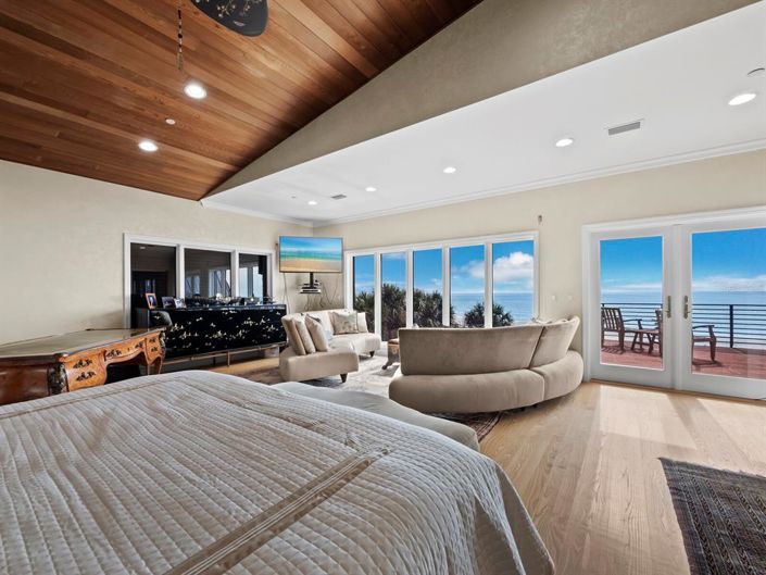 Image No.29-8 Bed Property for sale