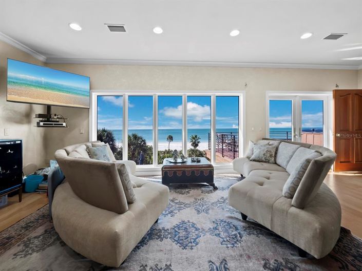 Image No.30-8 Bed Property for sale