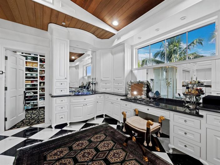 Image No.35-8 Bed Property for sale