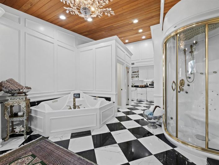 Image No.37-8 Bed Property for sale