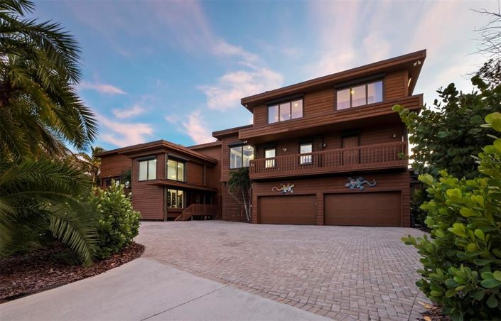 Image No.4-8 Bed Property for sale