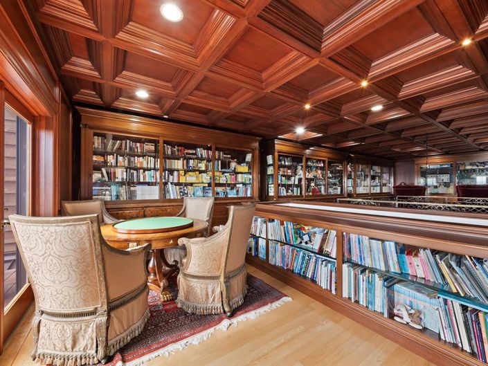 Image No.40-8 Bed Property for sale