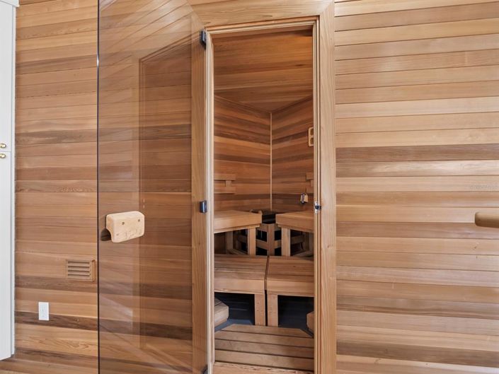 Image No.43-8 Bed Property for sale