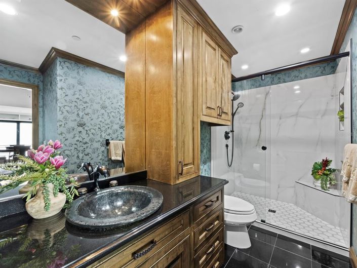 Image No.44-8 Bed Property for sale