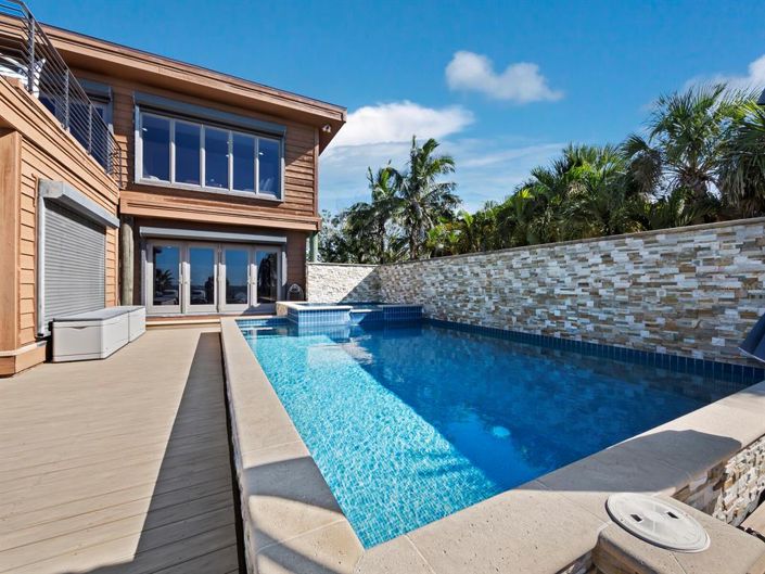 Image No.47-8 Bed Property for sale