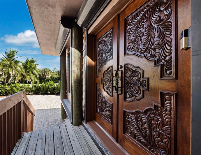 Image No.6-8 Bed Property for sale