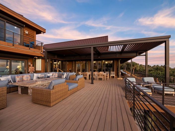 Image No.60-8 Bed Property for sale