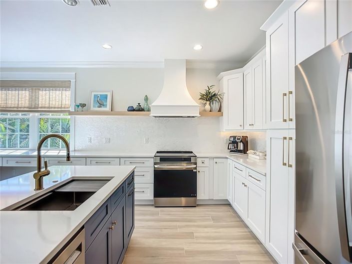 Image No.10-4 Bed Property for sale