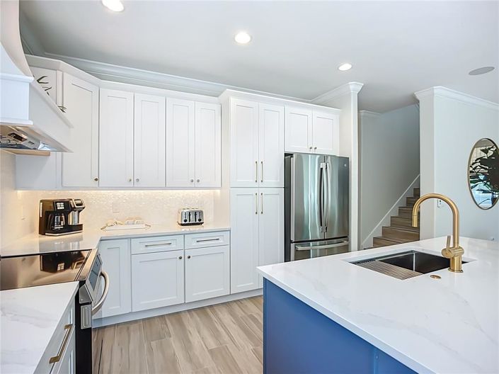 Image No.12-4 Bed Property for sale