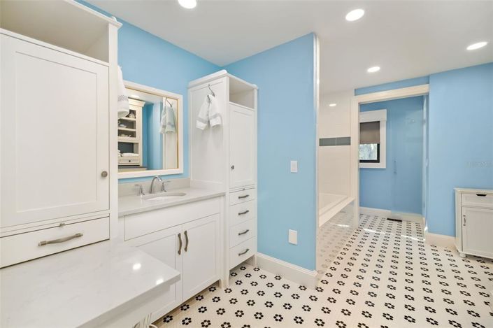 Image No.30-3 Bed Property for sale