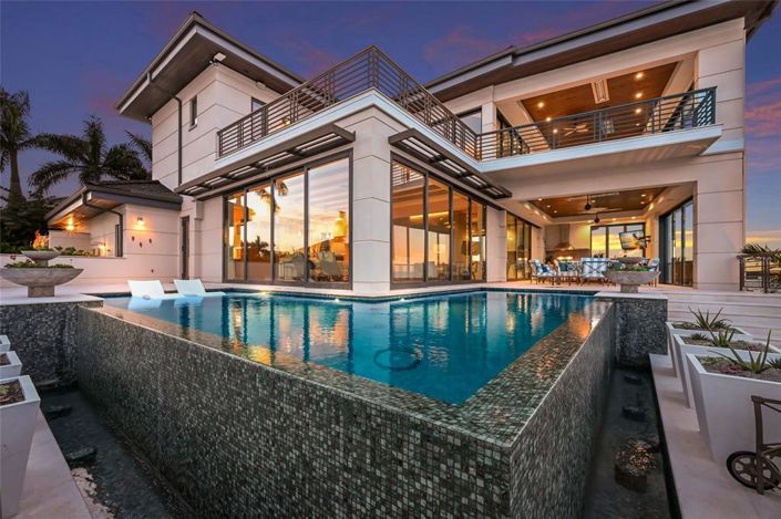 Image No.15-4 Bed Property for sale