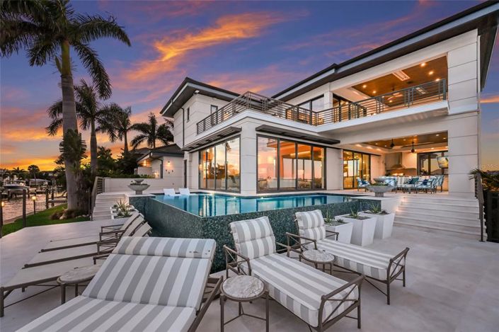 Image No.21-4 Bed Property for sale