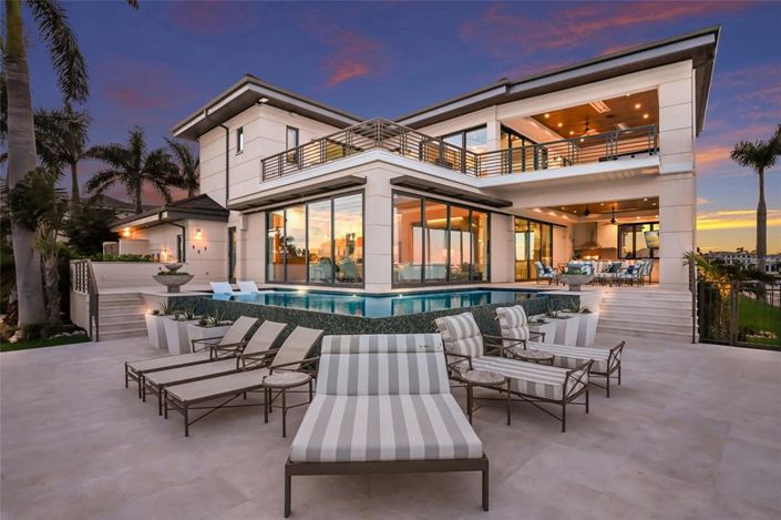 Image No.22-4 Bed Property for sale