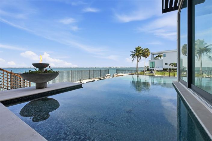 Image No.30-4 Bed Property for sale