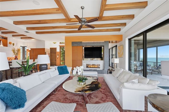 Image No.4-4 Bed Property for sale