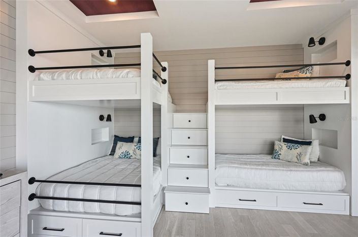 Image No.57-4 Bed Property for sale