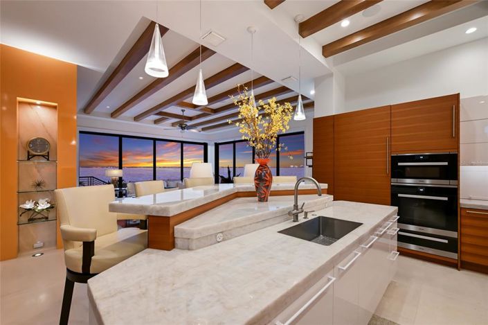 Image No.8-4 Bed Property for sale