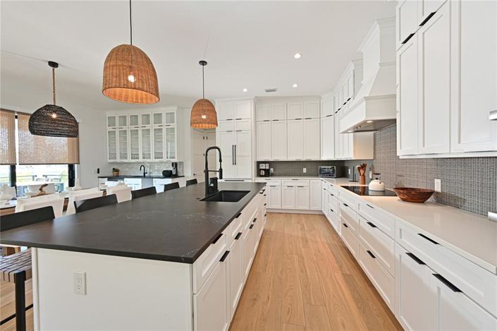 Image No.15-4 Bed Property for sale