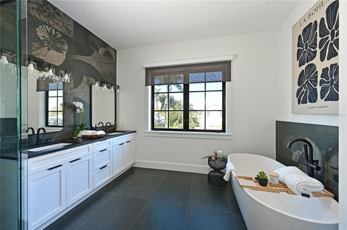 Image No.25-4 Bed Property for sale